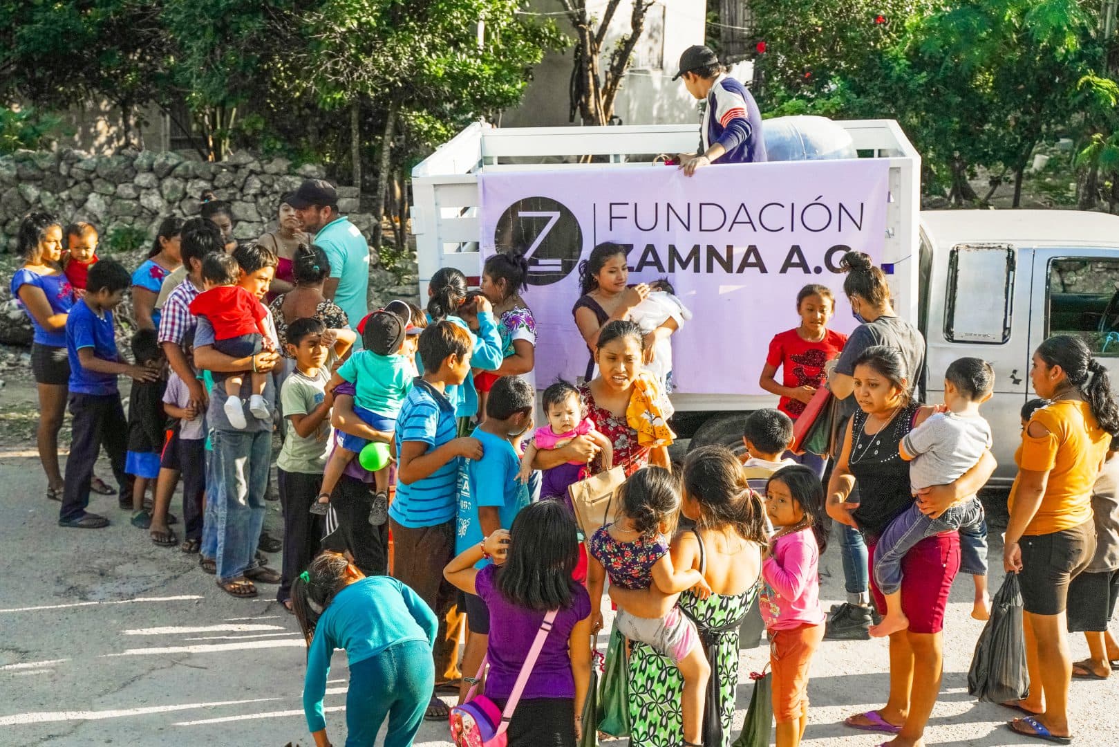 Fundación Zamna: Un eco solidario que resuena en el paraíso maya