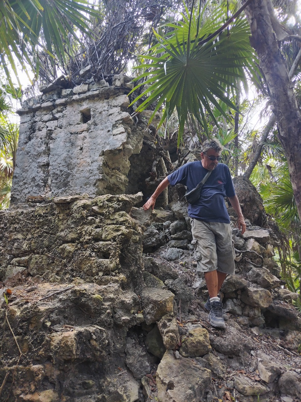 La Travesía de Michel Peissel, el Explorador Francés Que Caminó Entre Templos Olvidados de Quintana Roo