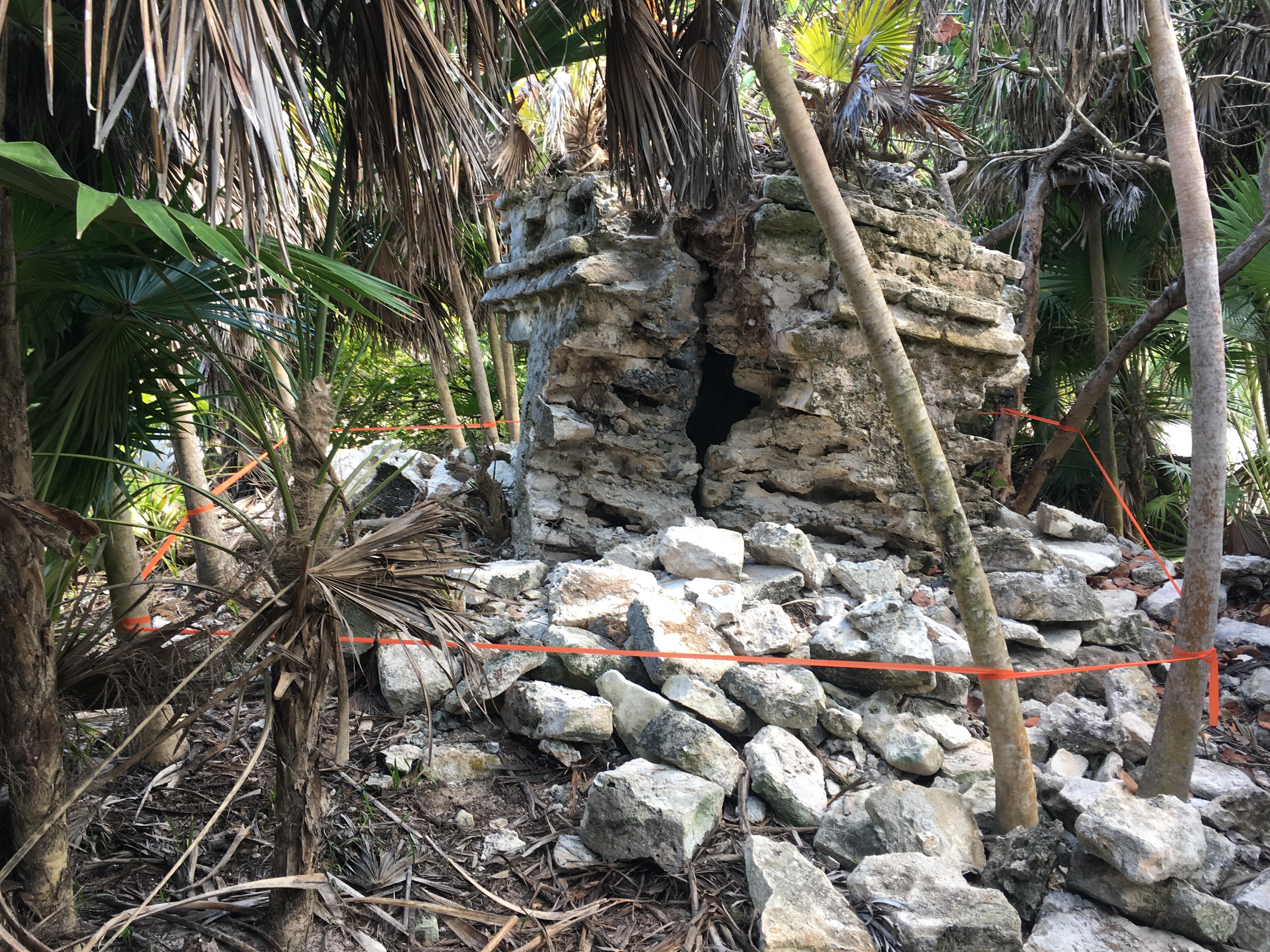 La Travesía de Michel Peissel, el Explorador Francés Que Caminó Entre Templos Olvidados de Quintana Roo