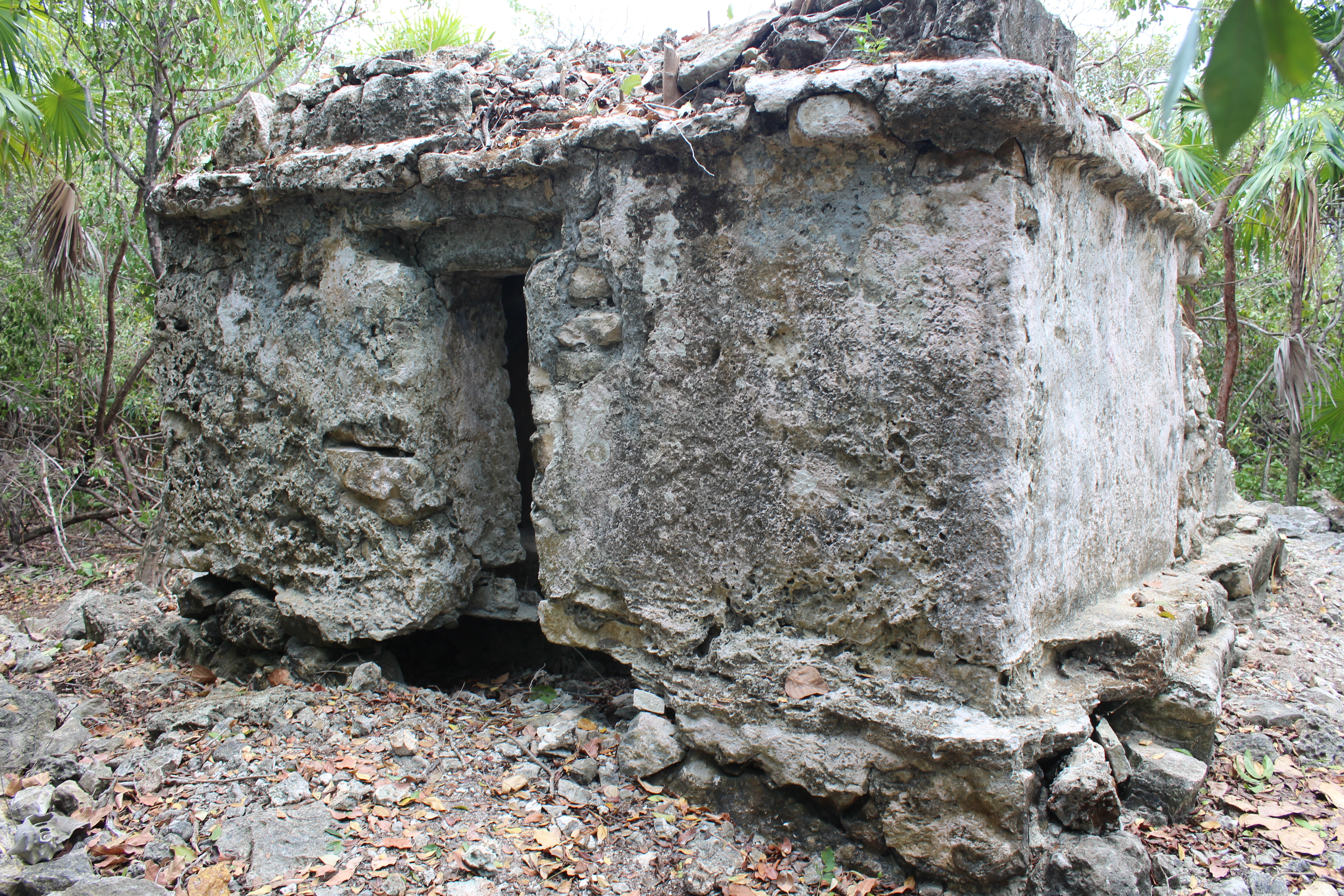 La Travesía de Michel Peissel, el Explorador Francés Que Caminó Entre Templos Olvidados de Quintana Roo