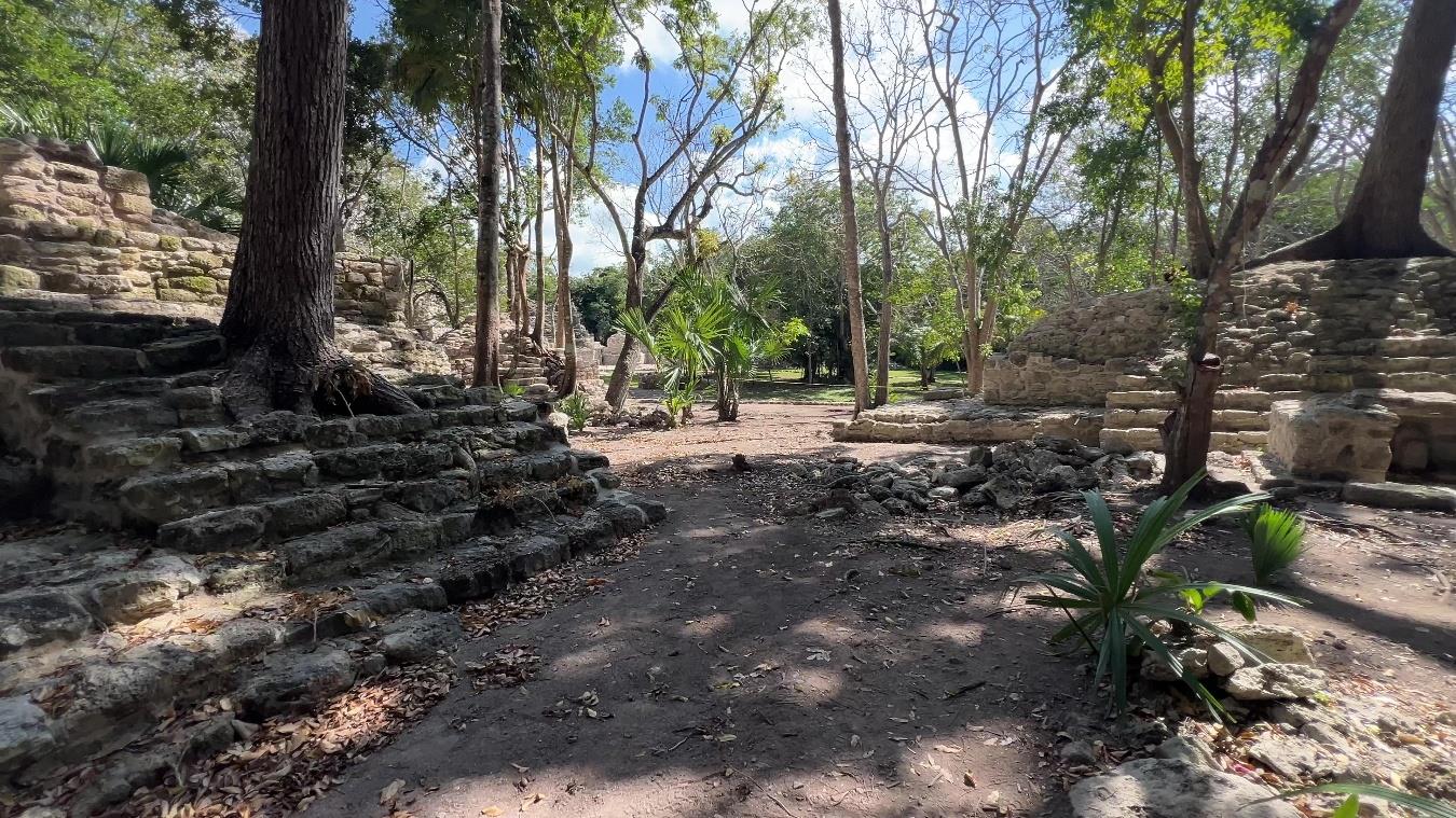 Muyil, Un Sitio a las Puertas del Cielo: en la Biosfera Sian Ka'an