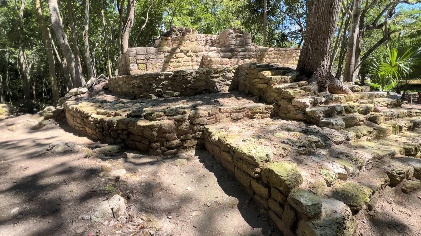 Muyil, Un Sitio a las Puertas del Cielo: en la Biosfera Sian Ka'an