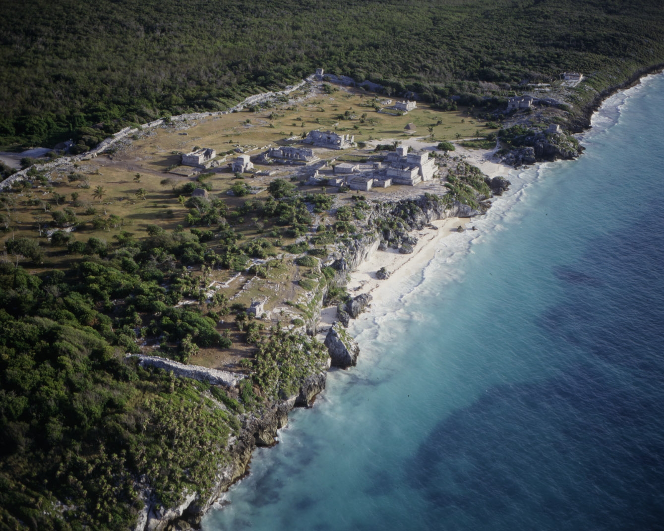Tras los Enigmas de Tulum.