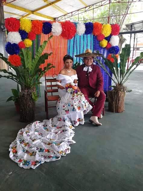 Tejemos el Pasado con Un Hilo de Sueños.