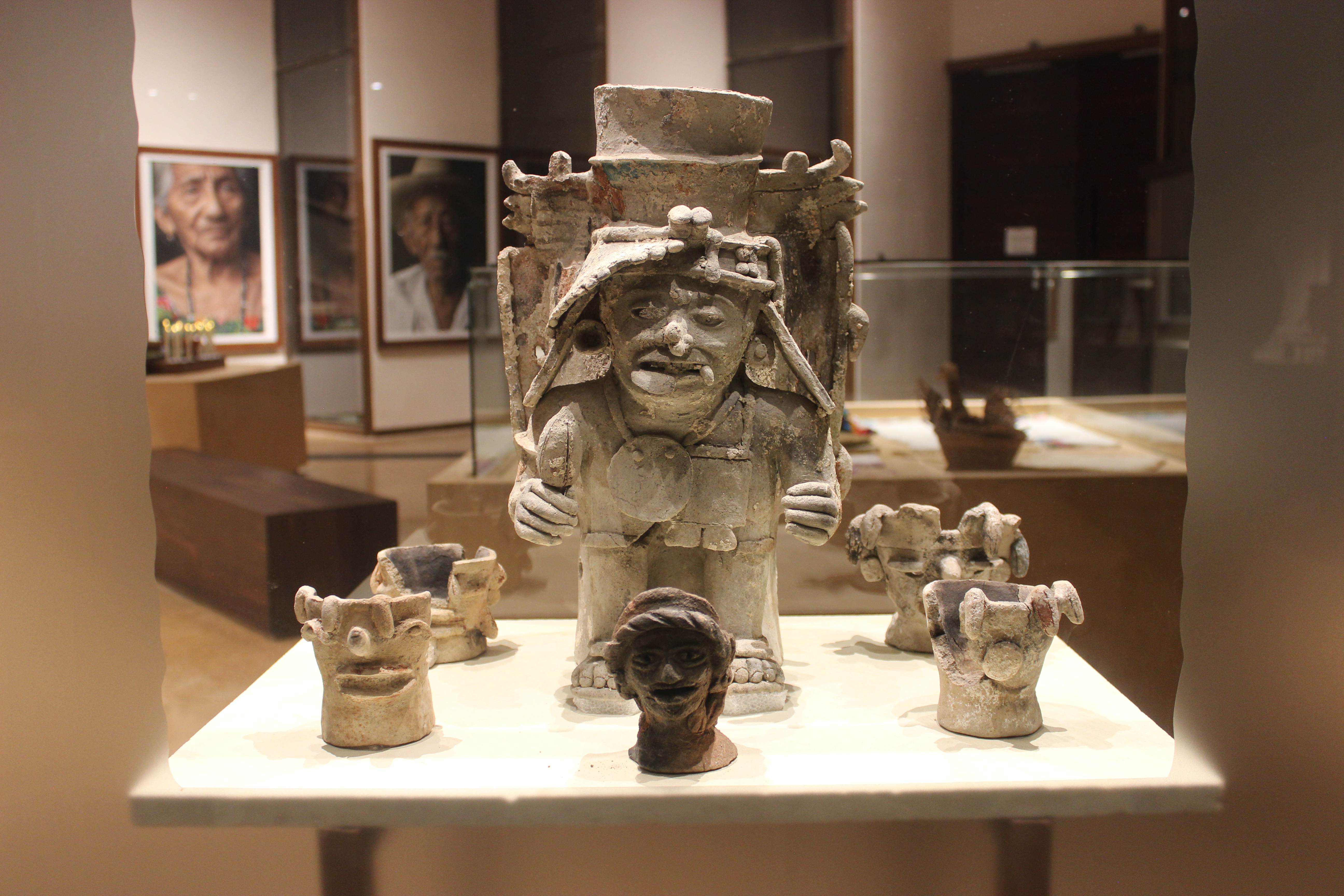 Una Mujer Fuerte Dejando Huella por Donde Camina.