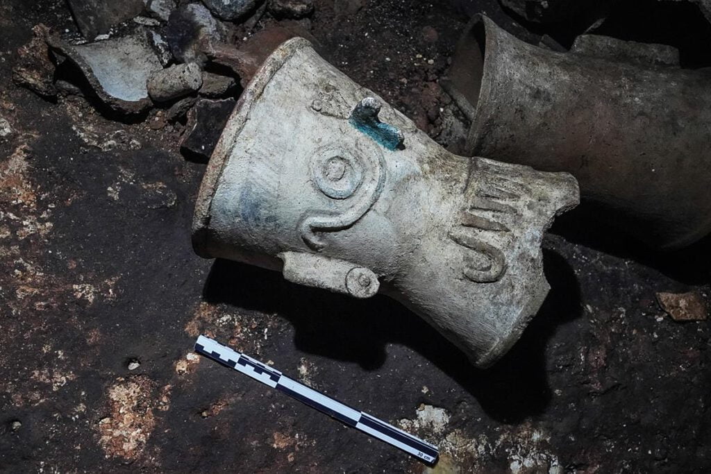 La excelente conservación de las ofrendas en la cueva de Balamkú - Hola Tulum