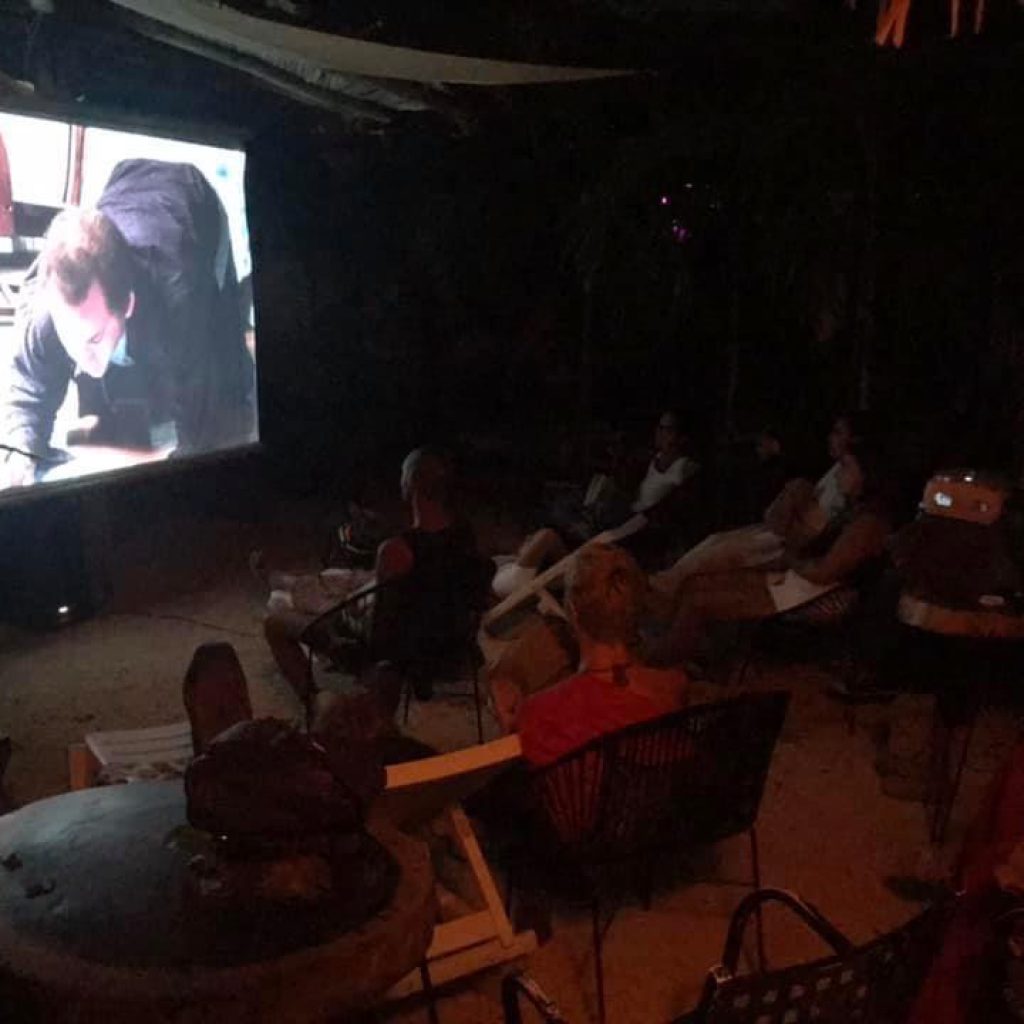 Ciné Tribe es un grupo de proyectos (en etapa inicial) alineados con un solo propósito: una industria del entretenimiento basada en voces independientes, libre de condicionamientos culturales corporativos y agendas geopolíticas; porque ver películas es más que relajarse, comer palomitas de maíz y experimentar algo increíble.