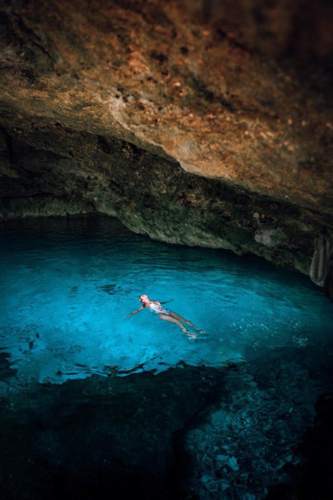 Si quisiéramos saber por qué Tulum es un pueblo mágico, probablemente tendríamos que remontarnos casi trece mil años atrás, cuando esta región era una pradera de clima templado a la que llegaron los primeros pobladores pre mayas de la Península de Yucatán.