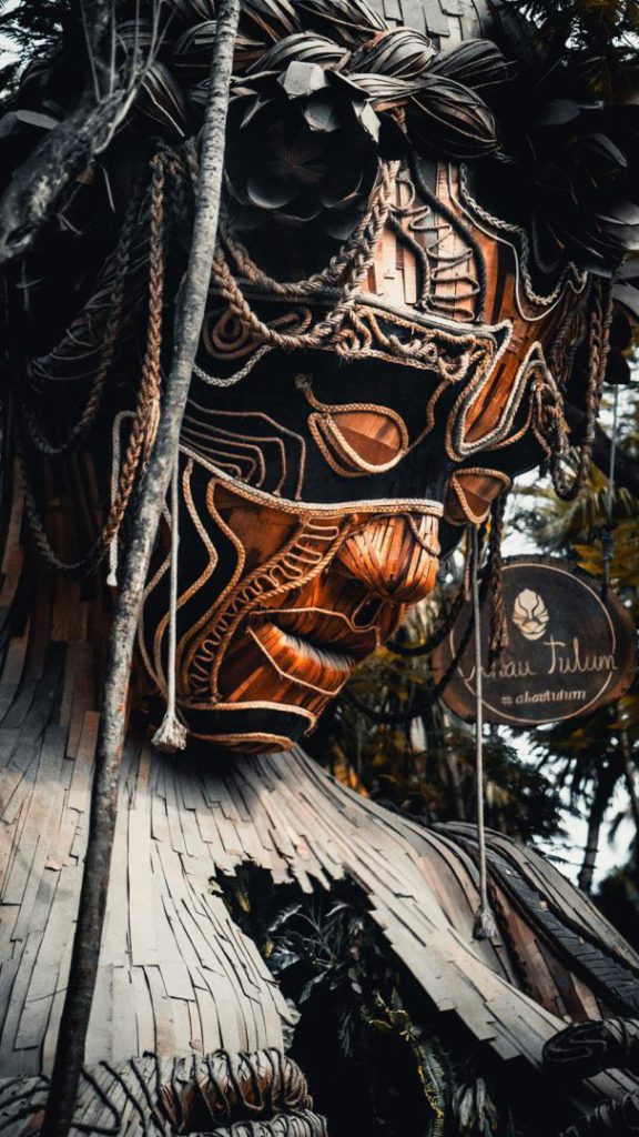 Si quisiéramos saber por qué Tulum es un pueblo mágico, probablemente tendríamos que remontarnos casi trece mil años atrás, cuando esta región era una pradera de clima templado a la que llegaron los primeros pobladores pre mayas de la Península de Yucatán.