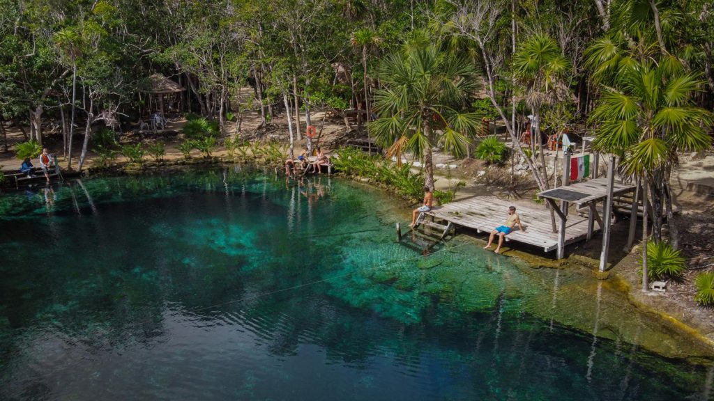 Si quisiéramos saber por qué Tulum es un pueblo mágico, probablemente tendríamos que remontarnos casi trece mil años atrás, cuando esta región era una pradera de clima templado a la que llegaron los primeros pobladores pre mayas de la Península de Yucatán.