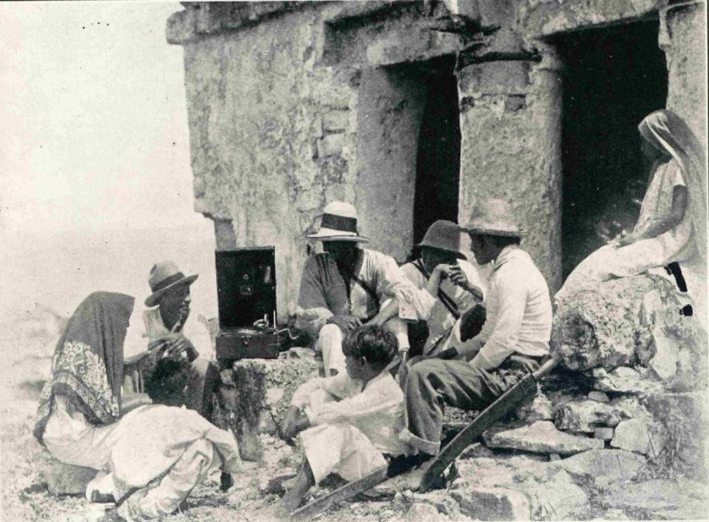Si quisiéramos saber por qué Tulum es un pueblo mágico, probablemente tendríamos que remontarnos casi trece mil años atrás, cuando esta región era una pradera de clima templado a la que llegaron los primeros pobladores pre mayas de la Península de Yucatán.