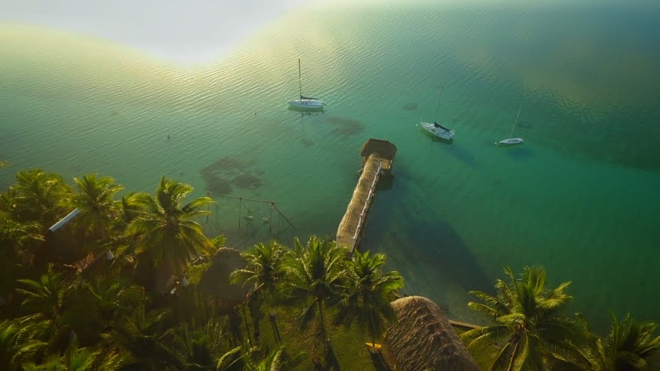 El agua es un elemento indispensable para el desarrollo sustentable. De ella depende la salud de las personas y de los ecosistemas, la producción de bienes y servicios, y la resiliencia de nuestras comunidades. 