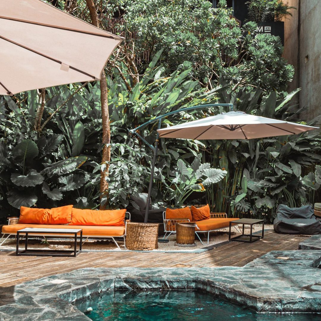 Maka Hotel Boutique, ubicado en el paraíso tropical de Tulum, es su puerta de entrada a una experiencia de bienestar, un santuario donde la belleza de la naturaleza se fusiona con un diseño contemporáneo.