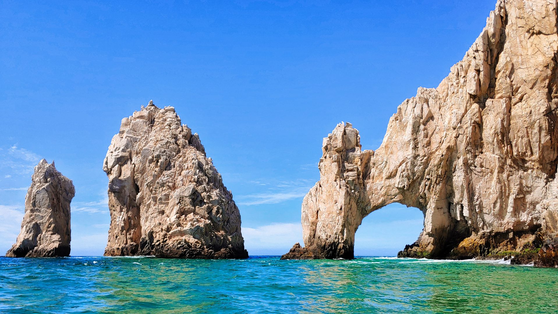 El agua es un elemento indispensable para el desarrollo sustentable. De ella depende la salud de las personas y de los ecosistemas, la producción de bienes y servicios, y la resiliencia de nuestras comunidades. 