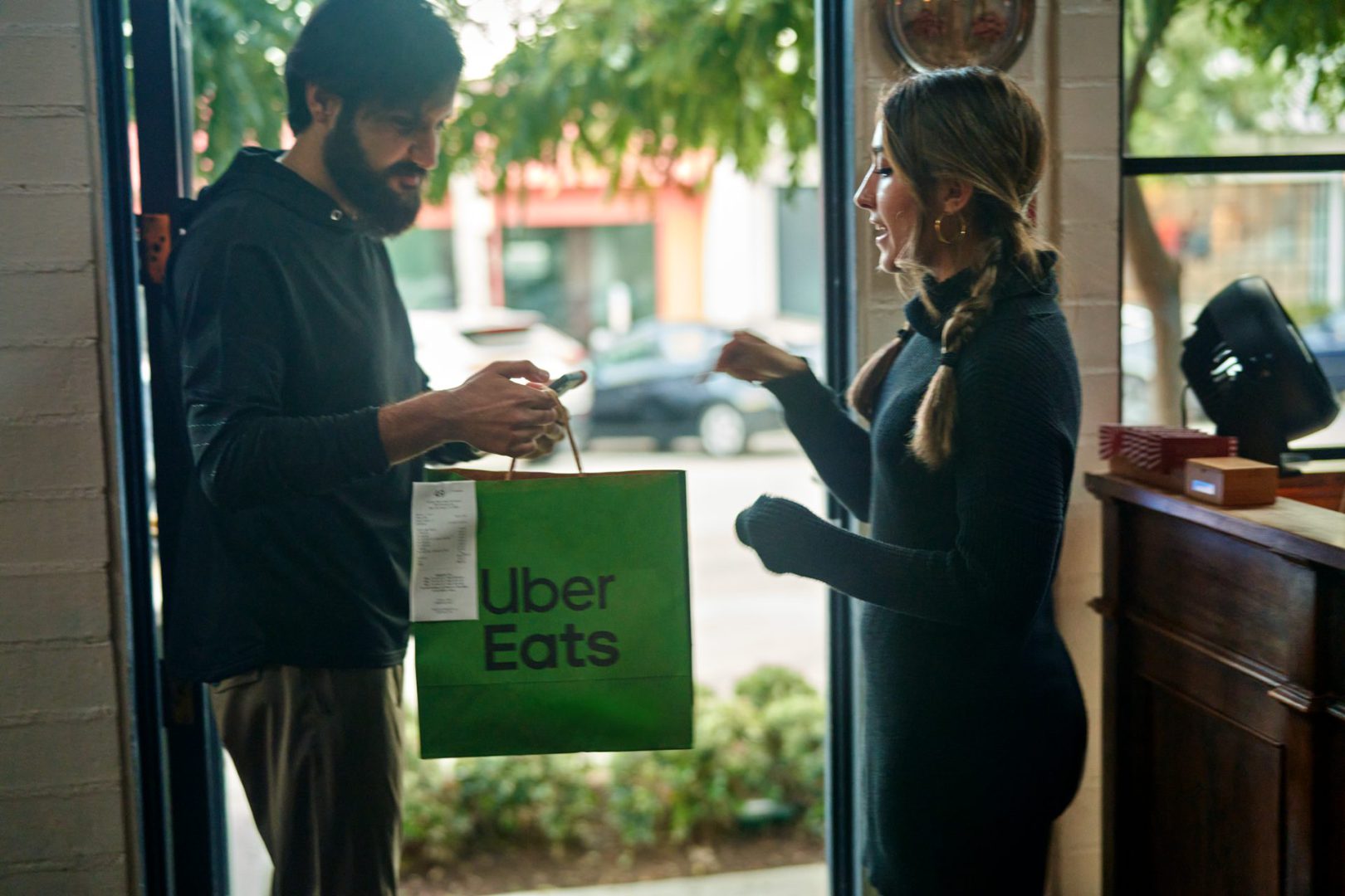 Con el próximo arranque de operaciones de Uber Eats en Tulum, habitantes y visitantes podrán muy pronto disfrutar de sus platillos favoritos con tan sólo tocar un botón.