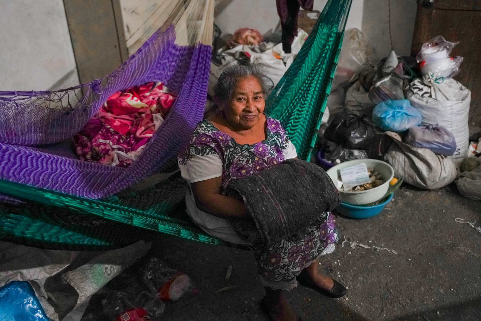 Encabezada por la licenciada Silvia Molina Landeros, el equipo de la fundación, desde una perspectiva auténtica de solidaridad, respalda diferentes proyectos y personas con recursos para mejorar quehaceres y vidas, sobre todo en las comunidades mayas.