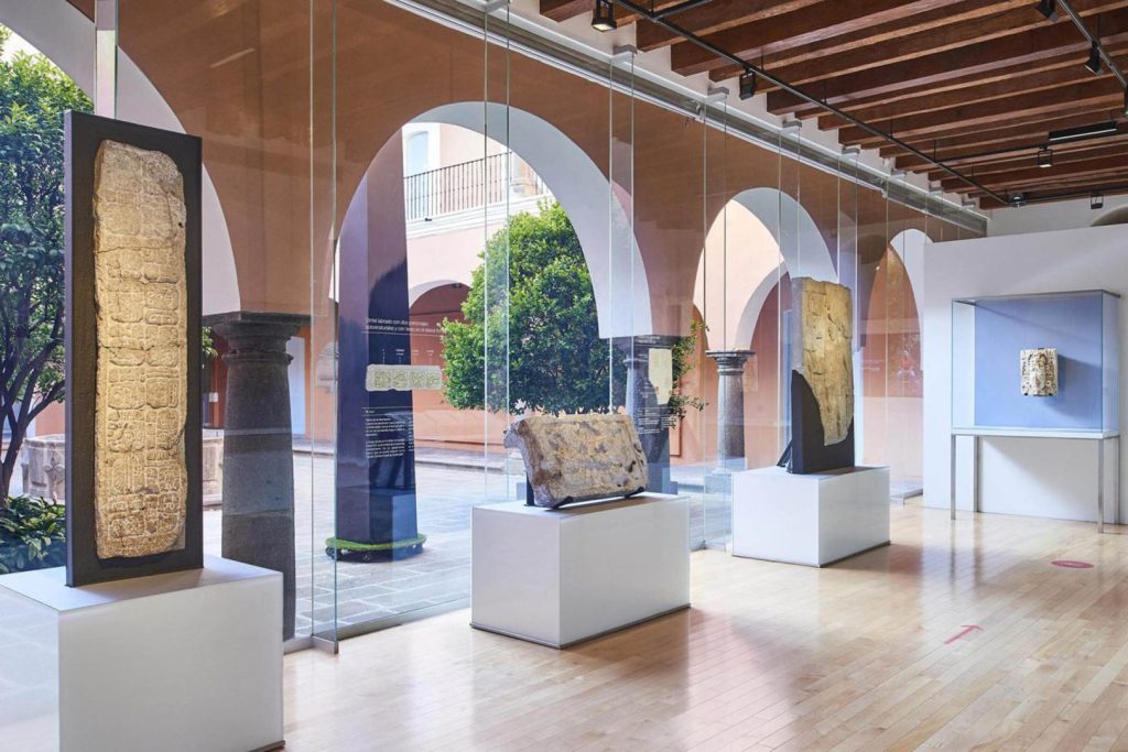 El Museo Amparo, ubicado en el corazón de la histórica ciudad de Puebla, es considerado uno de los centros culturales y de exhibición más importantes de México. Con un programa constante de actividades, exposiciones temporales y eventos, es una parada imperdible para quienes visiten Puebla.