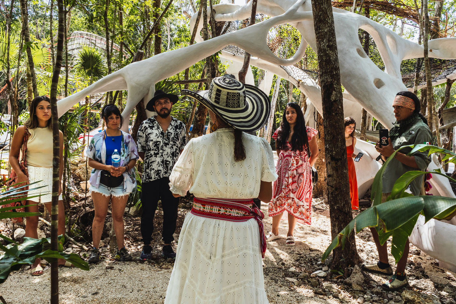 El Jardín En-cantado es una obra de arte viva, comisionada por SFER IK Museion, curada por Marcello Dantas y creada por la artista Cristina Ochoa en colaboración con Roth Architecture