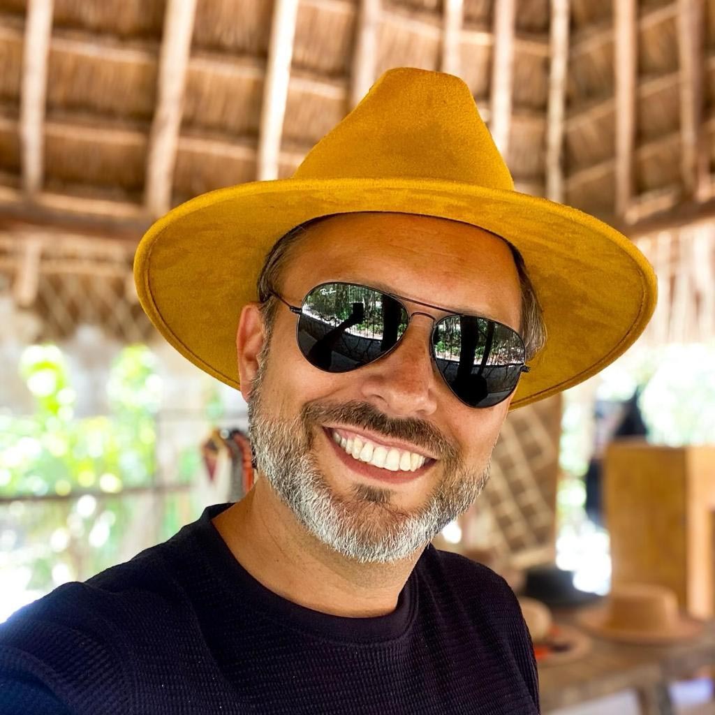 Conoce al Equipo Editorial de Hola Tulum: Pasión por la Cultura y Naturaleza - Hola Tulum