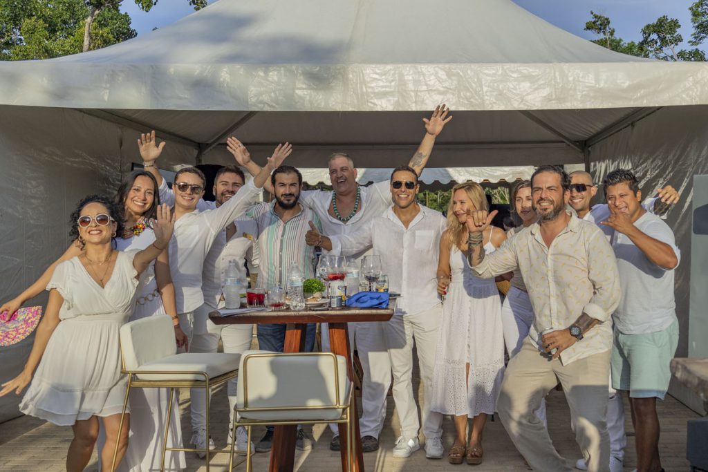 En el mes de septiembre del 2023 se vivió una de las mejores experiencias que se ha tenido en Aztro Desarrollos Inmobiliarios, con gran dicha y orgullo se entregó a sus socios inversionistas el gran desarrollo habitacional Kalma Tulum.
