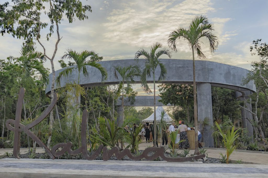 En el mes de septiembre del 2023 se vivió una de las mejores experiencias que se ha tenido en Aztro Desarrollos Inmobiliarios, con gran dicha y orgullo se entregó a sus socios inversionistas el gran desarrollo habitacional Kalma Tulum.