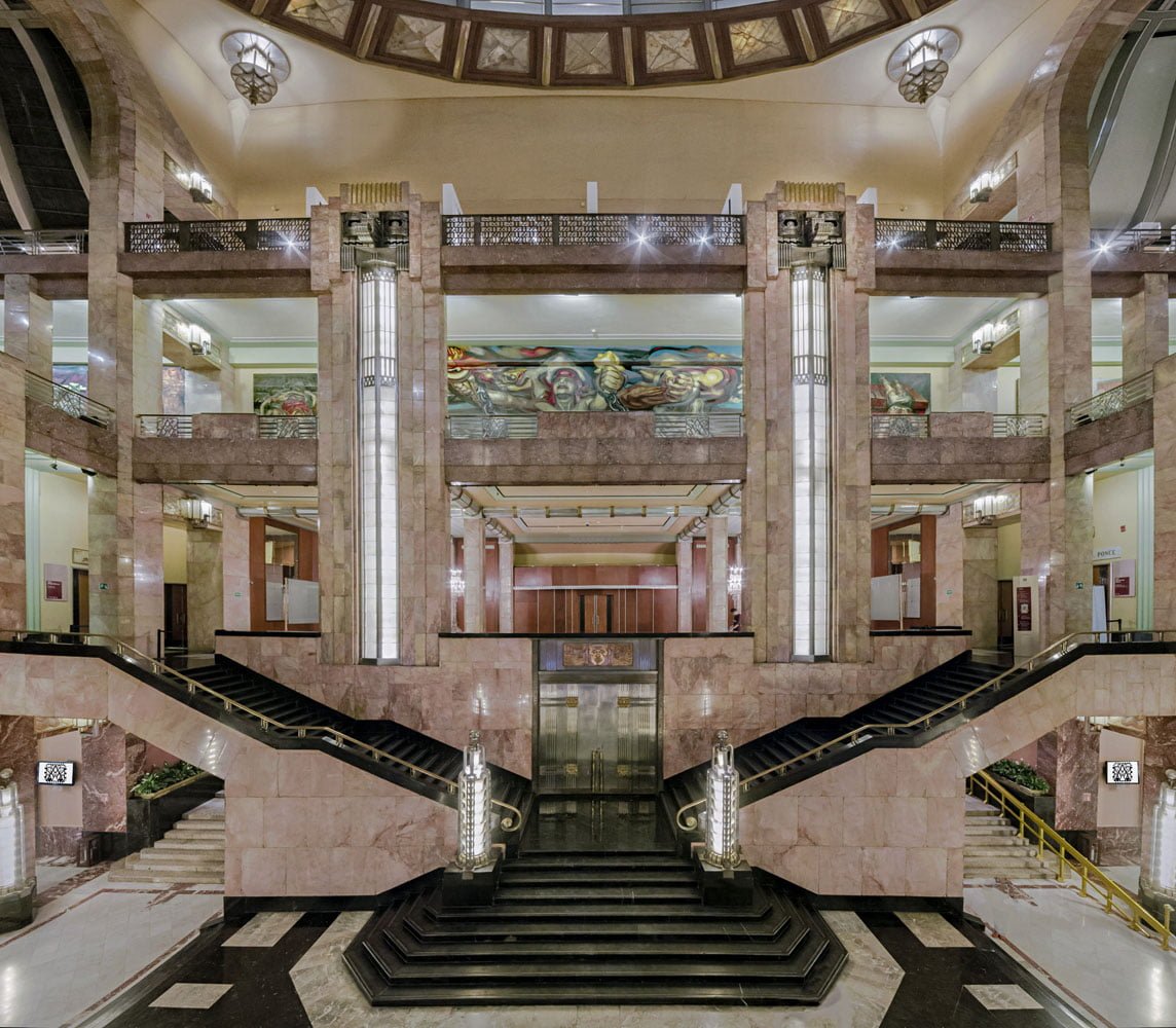 El Museo del Palacio de Bellas Artes (MPBA), ubicado en uno de los edificios más icónicos de la Ciudad de México, es heredero del primer museo de arte en el país dedicado a exhibir objetos artísticos para su contemplación: el Museo de Artes Plásticas, el cual abrió sus puertas en noviembre de 1934, poco después de la inauguración del palacio.