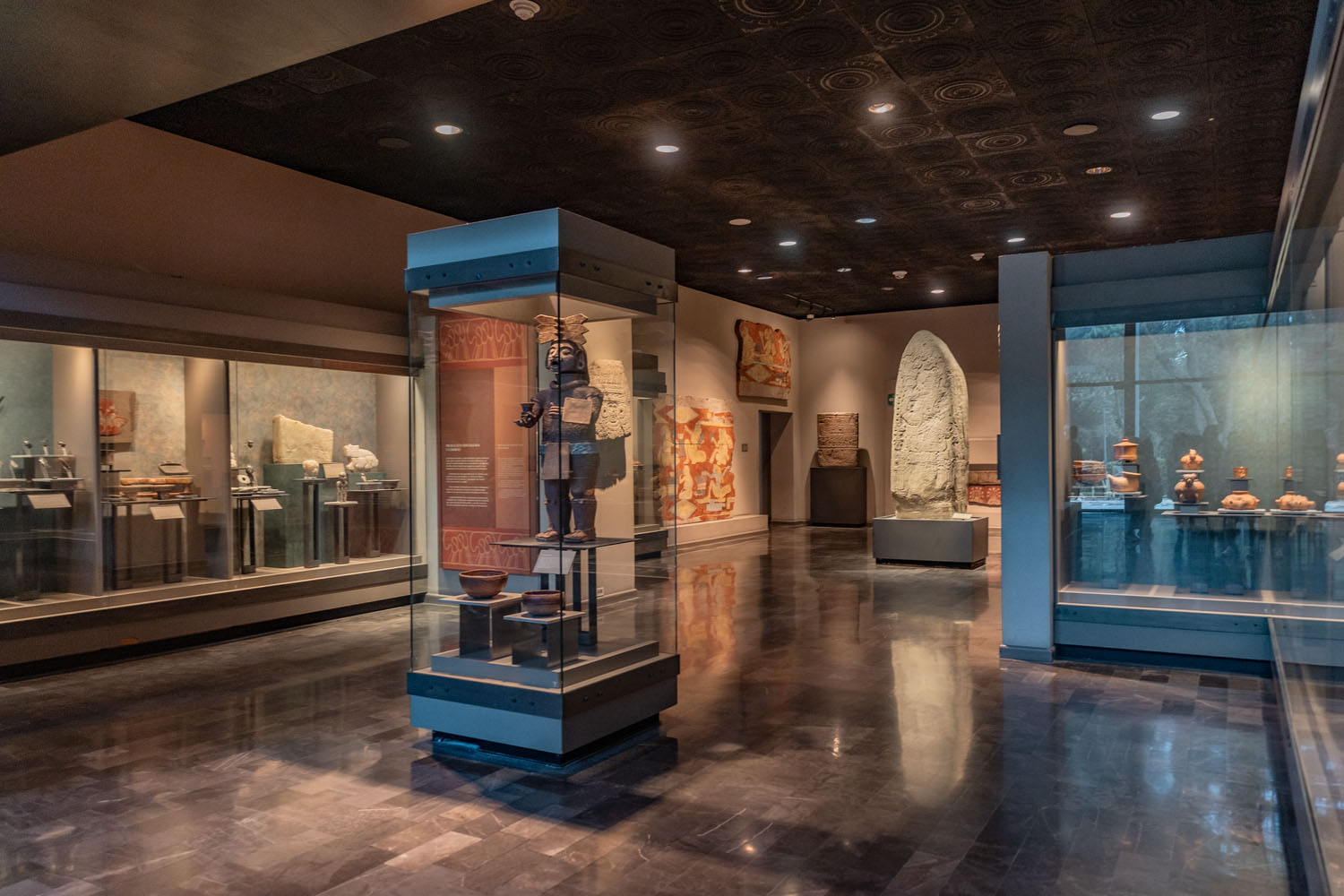 Entre los espacios museísticos más importantes de México se encuentra el Museo Nacional de Antropología, institución que forma parte del Instituto Nacional de Antropología e Historia. El origen de sus colecciones data del año de 1825 cuando el entonces emperador Agustín Iturbide lo crea como parte de las políticas de la nación mexicana.