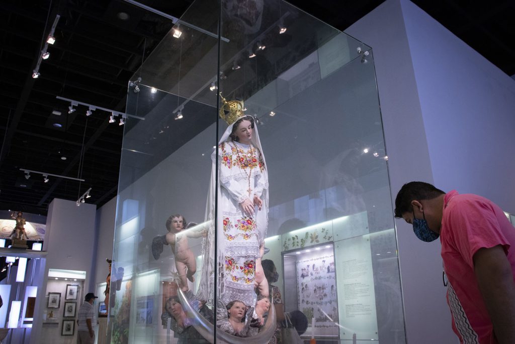 El Gran Museo del Mundo Maya de Mérida se consolida como referente cultural, turístico y educativo en México. Este logro, respaldado por el Consejo Internacional de Museos, es resultado del impulso que el gobernador Mauricio Vila Dosal destina a difundir propuestas culturales de iconos de la plástica y la investigación del mundo, a la vez que se promueve el legado de la cultura maya.
