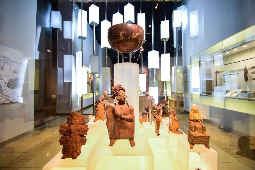 El Gran Museo del Mundo Maya de Mérida se consolida como referente cultural, turístico y educativo en México. Este logro, respaldado por el Consejo Internacional de Museos, es resultado del impulso que el gobernador Mauricio Vila Dosal destina a difundir propuestas culturales de iconos de la plástica y la investigación del mundo, a la vez que se promueve el legado de la cultura maya.