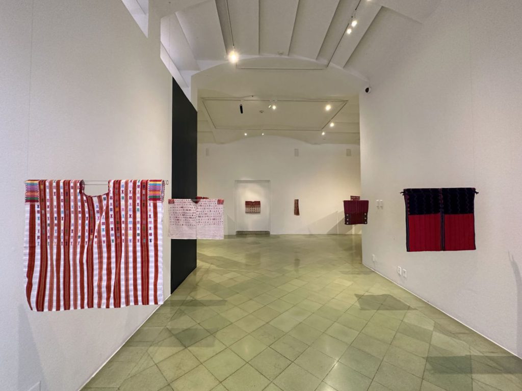 El Museo Textil de Oaxaca ha sido creado para apreciar, conservar y difundir los tejidos y bordados locales al vincularlos con las manifestaciones del arte textil de otras regiones del país y del mundo, y promover, al mismo tiempo, la manufactura de tejidos de calidad en beneficio de los productores.