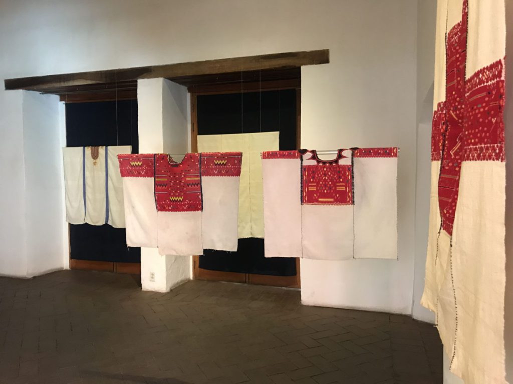El Museo Textil de Oaxaca ha sido creado para apreciar, conservar y difundir los tejidos y bordados locales al vincularlos con las manifestaciones del arte textil de otras regiones del país y del mundo, y promover, al mismo tiempo, la manufactura de tejidos de calidad en beneficio de los productores.