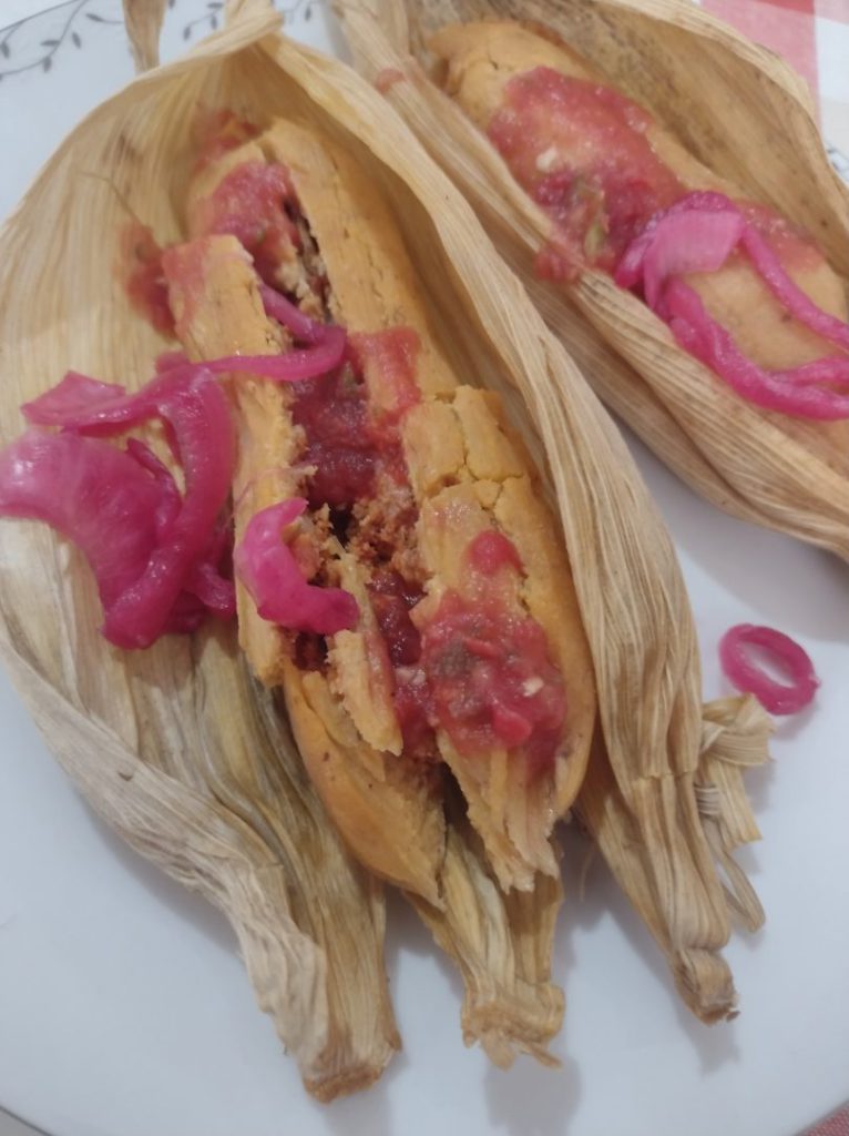 Pese a las coincidencias culinarias entre los estados peninsulares de Yucatán, Quintana Roo y Campeche, este último cuenta con platillos propios que lo distinguen de sus vecinos, tal es el caso del “jorochito de cazón”, un tamalito netamente campechano, según expertos.