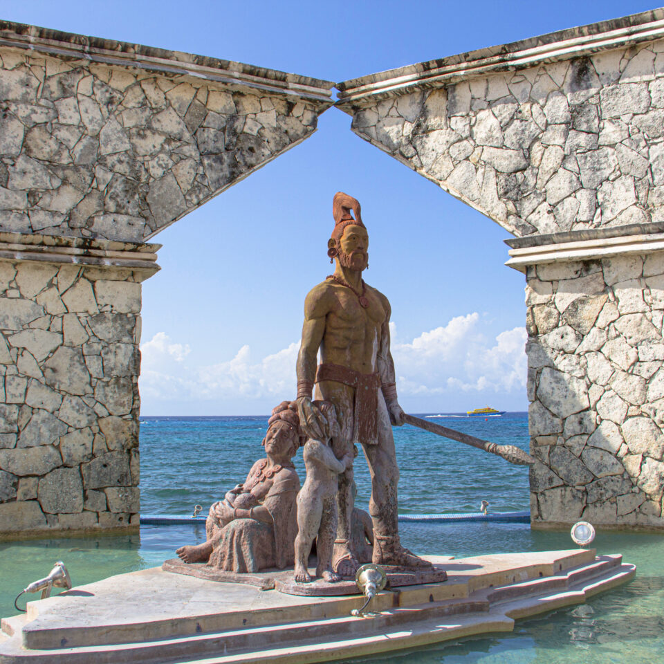 La actualidad de la mayor isla quintanarroense, pionera del turismo desde hace más de 70 años, es de gran importancia teniendo en consideración que —junto con Isla Mujeres, Benito Juárez (Cancún), Solidaridad (Playa del Carmen), Puerto Morelos, Lázaro Cárdenas (Holbox) y desde luego Tulum— se forma una verdadera constelación de siete fulgurantes estrellas turísticas que ofrecen una gran variedad de opciones para todos los gustos.
