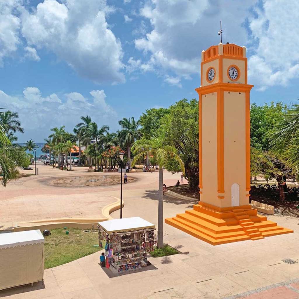La actualidad de la mayor isla quintanarroense, pionera del turismo desde hace más de 70 años, es de gran importancia teniendo en consideración que —junto con Isla Mujeres, Benito Juárez (Cancún), Solidaridad (Playa del Carmen), Puerto Morelos, Lázaro Cárdenas (Holbox) y desde luego Tulum— se forma una verdadera constelación de siete fulgurantes estrellas turísticas que ofrecen una gran variedad de opciones para todos los gustos.