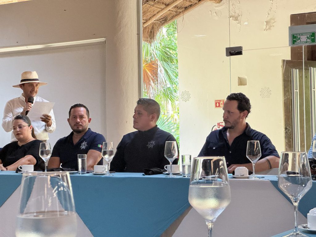 Más de 30 empresarios de Tulum se reunieron el pasado fin de semana en el Hotel Kore Tulum junto a autoridades estatales y municipales encargadas de la seguridad, con el objetivo de discutir las problemáticas actuales en materia de seguridad que afectan al sector empresarial.