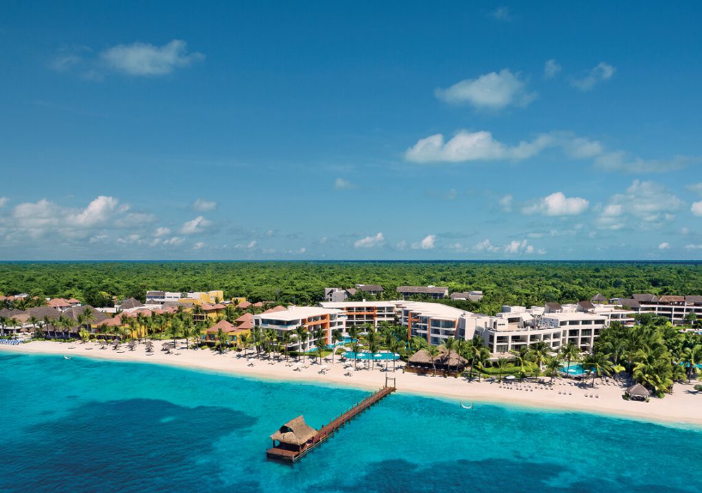 La actualidad de la mayor isla quintanarroense, pionera del turismo desde hace más de 70 años, es de gran importancia teniendo en consideración que —junto con Isla Mujeres, Benito Juárez (Cancún), Solidaridad (Playa del Carmen), Puerto Morelos, Lázaro Cárdenas (Holbox) y desde luego Tulum— se forma una verdadera constelación de siete fulgurantes estrellas turísticas que ofrecen una gran variedad de opciones para todos los gustos.