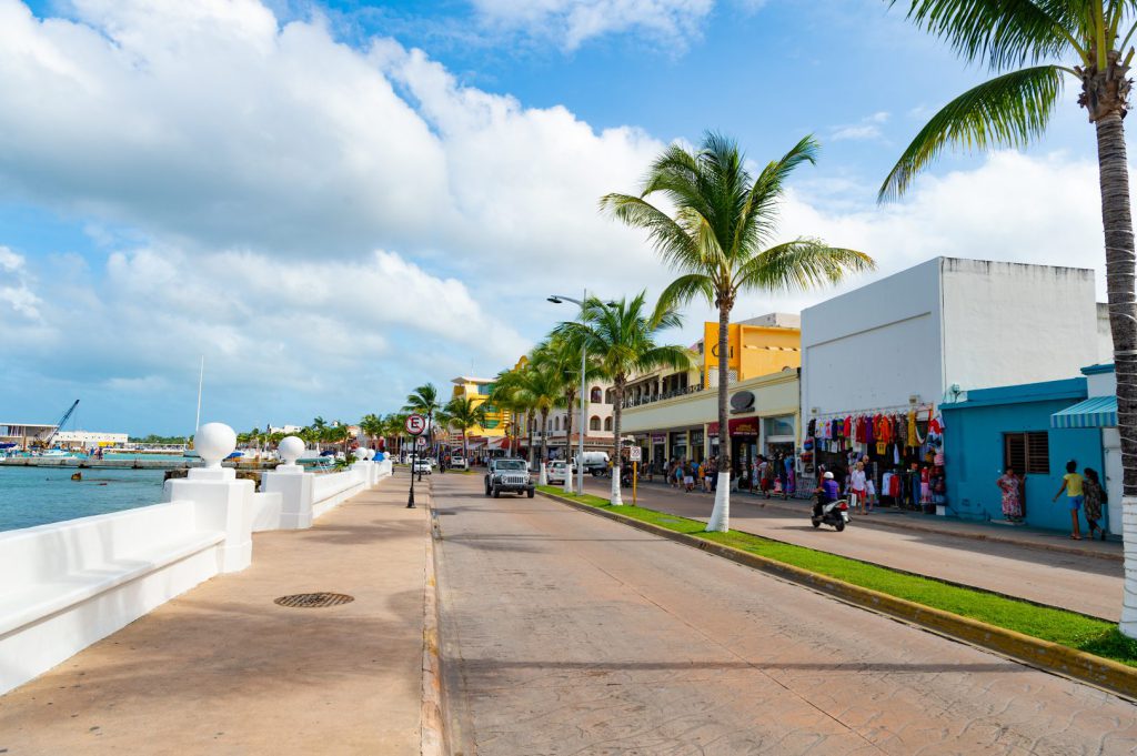 La actualidad de la mayor isla quintanarroense, pionera del turismo desde hace más de 70 años, es de gran importancia teniendo en consideración que —junto con Isla Mujeres, Benito Juárez (Cancún), Solidaridad (Playa del Carmen), Puerto Morelos, Lázaro Cárdenas (Holbox) y desde luego Tulum— se forma una verdadera constelación de siete fulgurantes estrellas turísticas que ofrecen una gran variedad de opciones para todos los gustos.