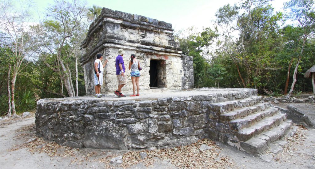 La actualidad de la mayor isla quintanarroense, pionera del turismo desde hace más de 70 años, es de gran importancia teniendo en consideración que —junto con Isla Mujeres, Benito Juárez (Cancún), Solidaridad (Playa del Carmen), Puerto Morelos, Lázaro Cárdenas (Holbox) y desde luego Tulum— se forma una verdadera constelación de siete fulgurantes estrellas turísticas que ofrecen una gran variedad de opciones para todos los gustos.