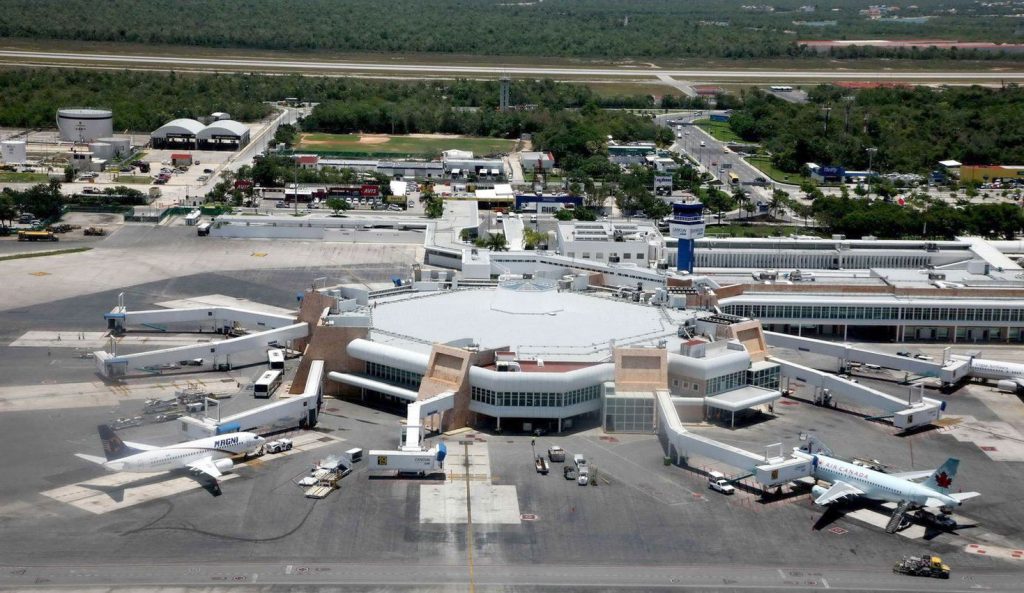 La economía de Quintana Roo gira en torno al turismo, pero también destaca la construcción, el turismo médico, los festivales y el turismo rural, generando empleo e ingresos más allá del sol y playa.