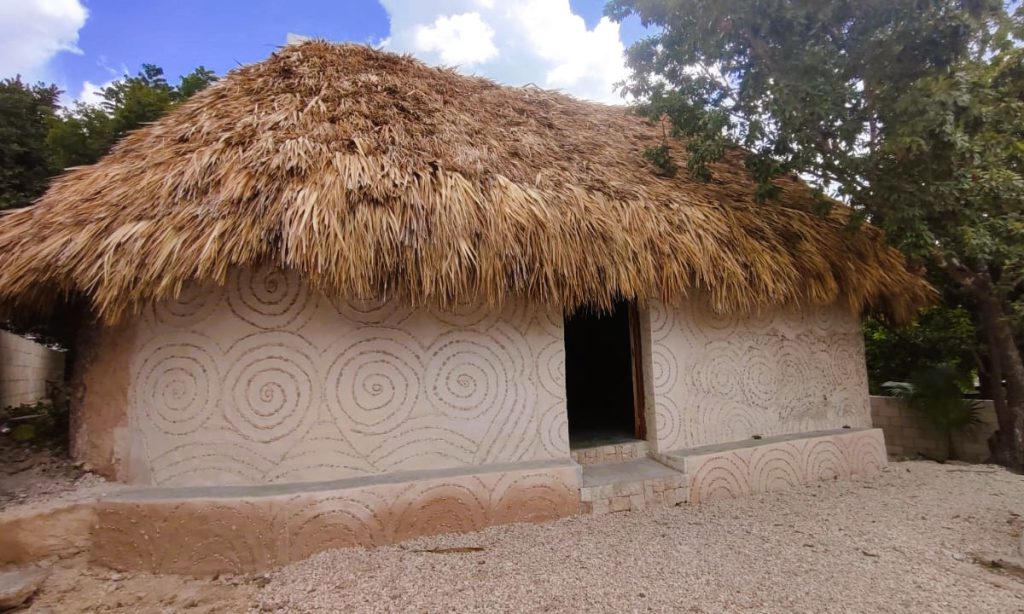 En honor a Cecilio Chi, uno de los líderes más connotativos de la Guerra Social Maya, se erige desde hace pocos días un nuevo museo creado por la maestra Angélica María Aban en el pueblo de Tepich, con el propósito de mantener vigente la memoria histórica.