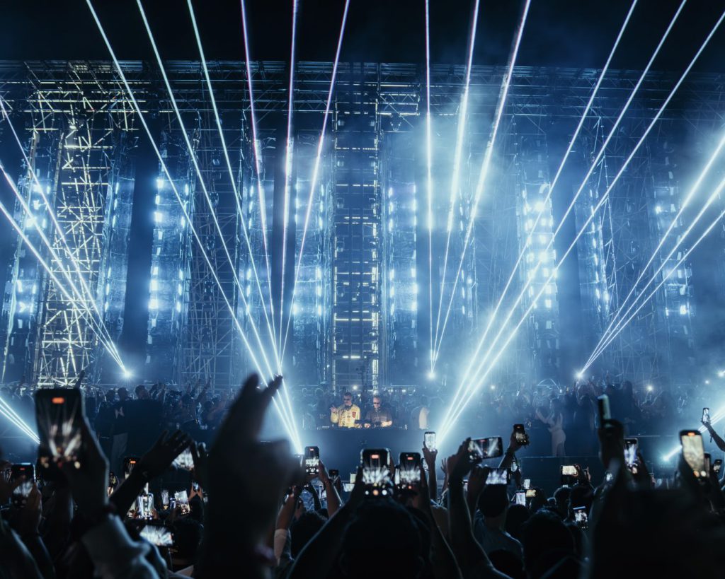 Zamna Festival consolida su propuesta artística en Tulum y atrae más de 120,000 viajeros de turismo musical - Hola Tulum La propuesta artística del Festival Zamna para este 2026 se centra en la música electrónica global, ofreciendo una experiencia inmersiva que fusiona sonidos de vanguardia con la belleza natural de la selva y el Caribe maya de Tulum.